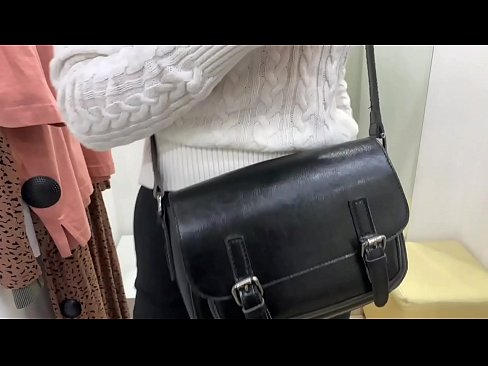 ❤️ Javna masturbacija mlade kujice FeralBerry s dildom u sobi za mjerenje ❤️ Jebeni video  na hr.sexeey.ru ❌