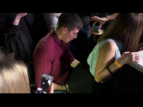 ❤️ Pravi seks u ruskom noćnom klubu. 18-godišnja Ruskinja u anusu i vagini pojebana u noćnom klubu ❤️ Jebeni video  na hr.sexeey.ru ❌